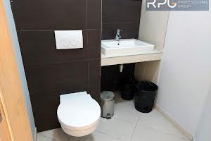 комерційна за адресою Володимирська вул., 4