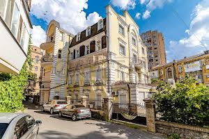 комерційна за адресою Саксаганського вул., 67