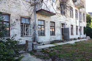 комерційна за адресою Юрківська вул., 37