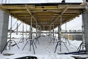 комерційна за адресою Амосова вул., 1