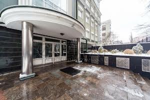 комерційна за адресою Василя Тютюнника вул. (Анрі Барбюса), 3