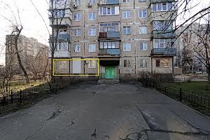 комерційна за адресою Празька вул., 32