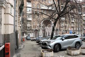 комерційна за адресою Лютеранська вул., 4