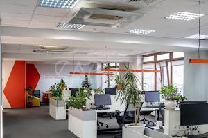 комерційна за адресою Лесі Українки бульв., 34