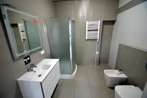 комерційна за адресою Заньковецької вул., 4