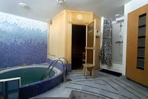 комерційна за адресою Дмитрівська вул., 1