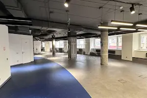 комерційна за адресою Дніпровська набережна вул., 21