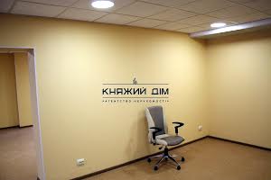 комерційна за адресою Драгоманова вул., 1-А