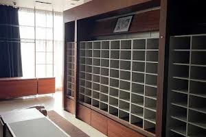 комерційна за адресою Лесі Українки бульв., 7-Б