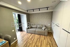 квартира за адресою Богатирська вул., 18