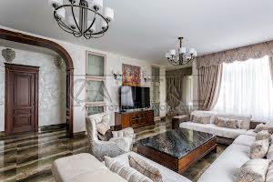будинок за адресою с. Плюти, Київська вул.