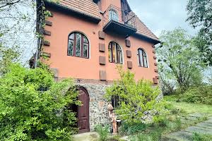 будинок за адресою Вишнева, 3