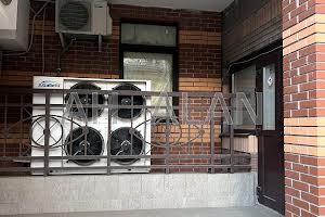 комерційна за адресою Лесі Українки бульв., 7-Б