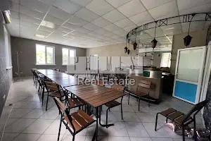 комерційна за адресою Лауреатська вул., 8