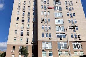 комерційна за адресою Антоновича вул. (Горького), 33В