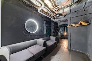 комерційна за адресою Контрактова пл., 12