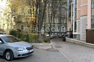комерційна за адресою Десятинна вул., 1/3