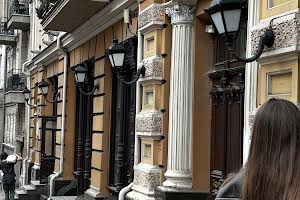 комерційна за адресою Михайлівська вул., 11