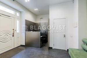комерційна за адресою Новоселицька вул., 7