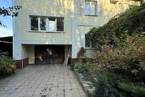 комерційна за адресою Зоряна вул., 8