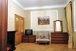 квартира за адресою Івана Світличного вул. (Петровського), 8