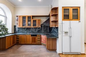 коммерческая по адресу Лютеранская ул., 12