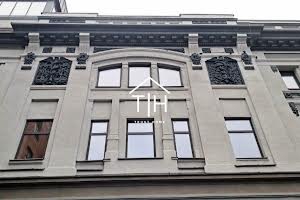 комерційна за адресою Прорізна вул., 8