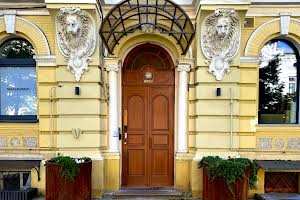 коммерческая по адресу Евгения Чикаленко ул. (Пушкінська), 11