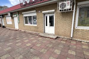 коммерческая по адресу Достоєвського, 33/8