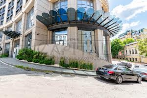 комерційна за адресою Лютеранська вул., 14в