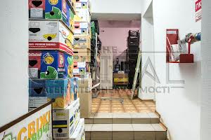 комерційна за адресою Володимирська вул., 73