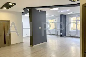 комерційна за адресою Євгена Коновальця вул. (Щорса), 32Є