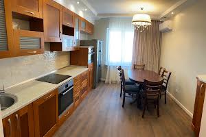 квартира за адресою Анни Ахматової вул., 34