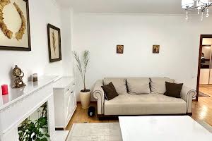 квартира за адресою Авраама Лінкольна вул., 6
