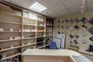 комерційна за адресою Дніпровська набережна вул., 26-Ж