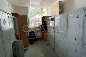 комерційна за адресою Салютна вул., 5Б