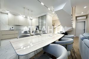 квартира за адресою Зоопаркова вул., 8в