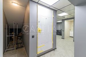 комерційна за адресою Левітана вул., 4