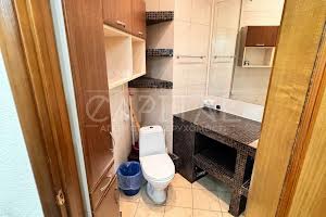 комерційна за адресою Лесі Українки бульв., 7-Б