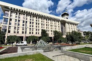 комерційна за адресою майдан Незалежності пл., 2