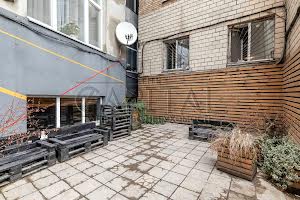 комерційна за адресою Січових Стрільців вул. (Артема), 21