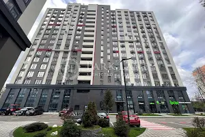 коммерческая по адресу Любомира Гузара просп. (Космонавта Комарова), 11