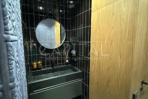 комерційна за адресою Новоселицька вул., 7