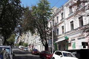 комерційна за адресою Софіївська вул., 6