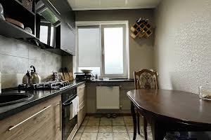 квартира за адресою Калинова вул., 83