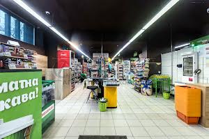 комерційна за адресою Володимирська вул., 73