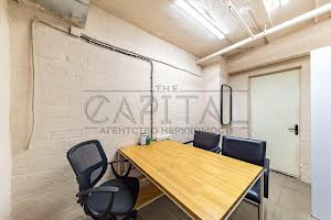 комерційна за адресою Контрактова пл., 12