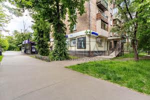комерційна за адресою Салютна вул., 17
