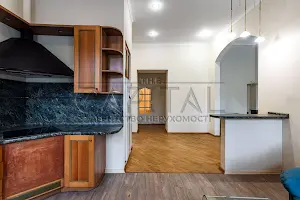 комерційна за адресою Лютеранська вул., 12