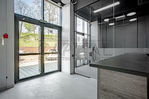 комерційна за адресою Любомира Гузара просп. (Космонавта Комарова), 9б